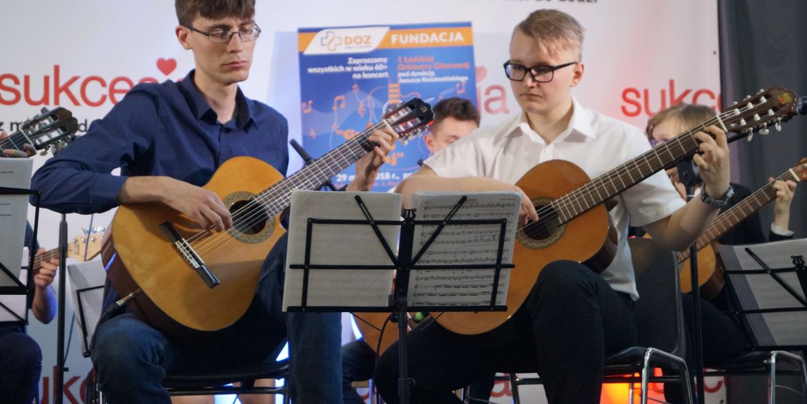 ‘Play, guitar, play’ – a concert of twelve guitars at the third musical meeting for seniors organised by the DOZ Dbam o Zdrowie Foundation