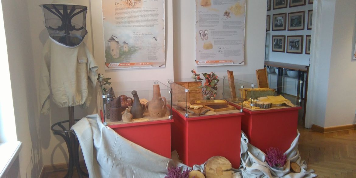 ‘Beehive Treasures’ – a new exhibition at the Pharmacy Museum of Łódź